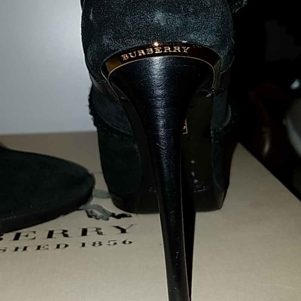 Authentic Burberry booties - Picture 4 of 4